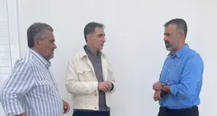 Emilio Mach&iacute;n y Mateo Ram&oacute;n junto al director gerente de Puertos Canarios.