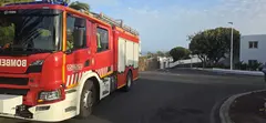 Cami&oacute;n de los bomberos en la zona.