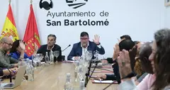 Foto de la votación presupuestos de San Bartolomé 2026.