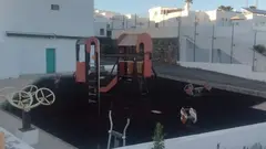 Parque infantil de T&iacute;as.