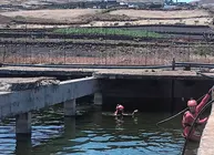 Momento en el que los bomberos salieron del aljibe