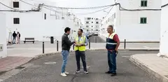 El alcalde Yonathan de Le&oacute;n, junto al ingeniero jefe de Obras P&uacute;blicas del Ayuntamiento y el encargado municipal de Obras en  Valterra.