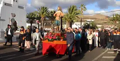 Momento de la salida del santo en procesi&oacute;n