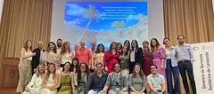 Foto de familia de la promoci&oacute;n de medicina familiar y comunitaria.