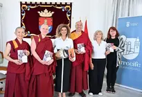 Un momento de la recepci&oacute;n en el Ayuntamiento de Arrecife por la concejala portavoz del PP, Eli Merino.