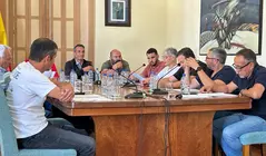 Imagen del pleno celebrado este jueves en Har&iacute;a.