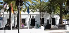 Imagen de la fachada del Ayuntamiento de Yaiza. 