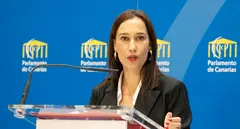 Nira Fierro en la sede del Parlamento de Canarias.
