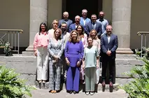 Foto de familia de los portavoces parlamentarios, la presidenta de la C&aacute;mara y los presidentes de los cabildos.