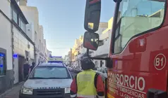 Operativo desplazado a la calle Fayna para ayudar a una persona ca&iacute;da en su domicilio.