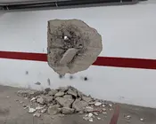 Imagen de uno de los muros que los vecinos afectados dicen que se ha ca&iacute;do por la obra colindante.