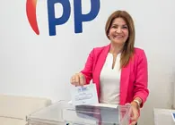 Mar&iacute;a Jes&uacute;s Tovar participando en la votaci&oacute;n a la presidencia del PP.