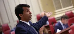 Marcos Bergaz (PSOE) este martes en el pleno del Parlamento canario.