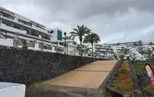Imaen del acceso al mar ya terminado que han realizado los propietarios del hotel Papagayo Arena.