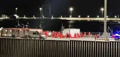 Imagen de la llegada a Puerto Naos de otro grupo de inmigrantes de noche.