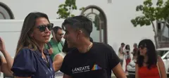 Maite Corujo junto a un representante de la asociaci&oacute;n Lanzate.