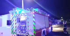 Cami&oacute;n de los bomberos del Consorcio de Seguridad y Emergencias junto a la vivienda.