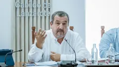 Miguel &Aacute;ngel Jim&eacute;nez en el pleno del Cabildo de Lanzarote.