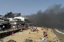 Nube de humo generado por el incendio en Playa Blanca.
