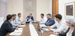Imagen de archivo de un encuentro del presidente del Cabildo de Lanzarote, Oswaldo Betancort, con los ayuntamientos.