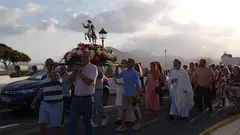 Procesi&oacute;n por las fiestas de Tahiche. Fotograf&iacute;a realizada por Jordi Vispo.