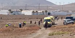Imagen del momento de la actuaci&oacute;n de los agentes de la Polic&iacute;a Local de Arrecife y de la Polic&iacute;a Nacional en la zona en la que se produjo el incidente