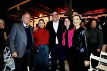 Isidro P&eacute;rez junto a Mar&iacute;a Dolores Corujo, Manuel Fajardo y Nira Fierro en una entrega de los premios Alexis Tejera.