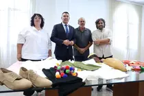 Entrega de la vestimenta de Los Buches a Texas.