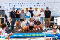 Entrega de trofeo C&eacute;sar Manrique.