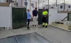 Isidro P&eacute;rez y Ra&uacute;l de Le&oacute;n en uno de los centros de Playa Honda.