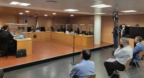 Imagen del juicio que hubo sobre el caso de la desaladora de Montaña Roja que también instruyó el magistrado ahora apartado de la nueva causa.