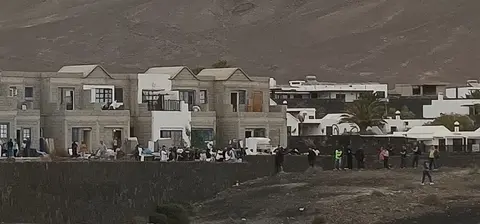 Desalojo de los esqueletos situados en Playa Blanca.