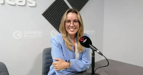 Mar&iacute;a Fern&aacute;ndez en Cr&oacute;nicas Radio.