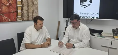 El alcalde Isidro Pérez y el concejal de Hacienda Antonio Roc&iacute;o.