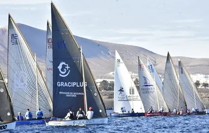 Imagen de los equipos en plena regata