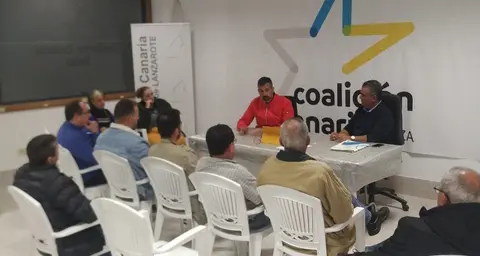 Emilio Mach&iacute;n y Mateo Ram&oacute;n en un comit&eacute; local de CC en Yaiza.