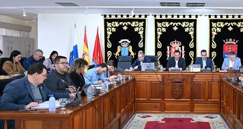 Pleno del pasado lunes donde fue aprobada esta medida que posibilite que habilitados nacionales opten a cubrir las plazas vacantes en el Ayuntamiento de Arrecife 