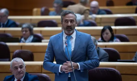 Pedro San Gin&eacute;s en el Senado.