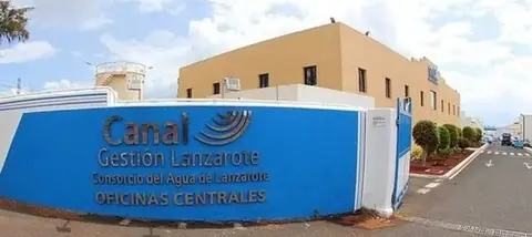 Imagen del acceso a las oficinas centrales de Canal Gesti&oacute;n en Arrecife, la antigua Inalsa.