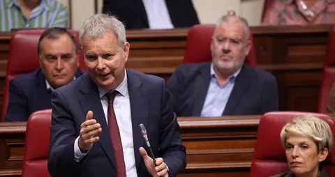 Sebasti&aacute;n Franquis durante su intervenci&oacute;n este martes en el Parlamento auton&oacute;mico
