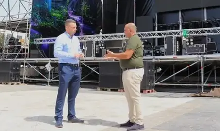 Javier Camacho en una imagen de archivo hablando con &Oacute;scar Noda cuando eran compa&ntilde;eros del Gobierno de Yaiza.