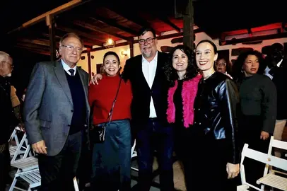 Isidro P&eacute;rez junto a Mar&iacute;a Dolores Corujo, Manuel Fajardo y Nira Fierro en una entrega de los premios Alexis Tejera.