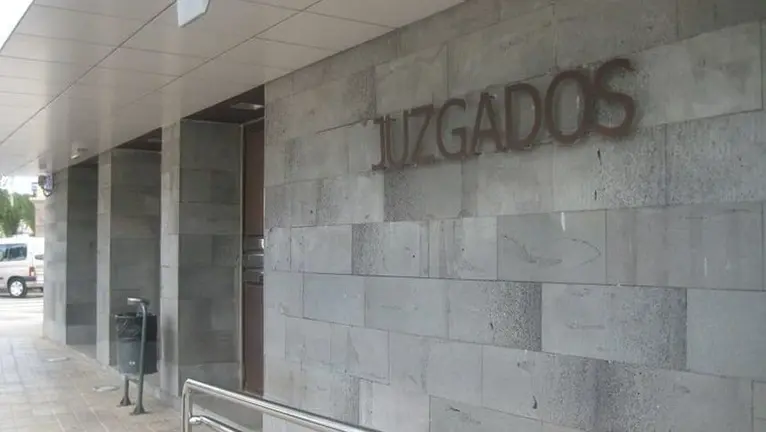 Entrada a los juzgados de Arrecife