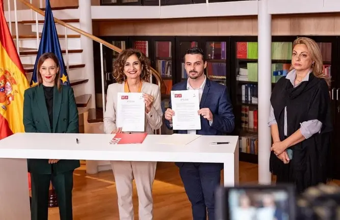 David Toledo en la firma del acuerdo entre el PSOE y CC.