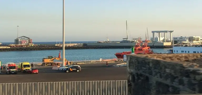 Imagen de Puerto Naos, lugar al que Salvamento lleva las pateras que llegan a Lanzarote