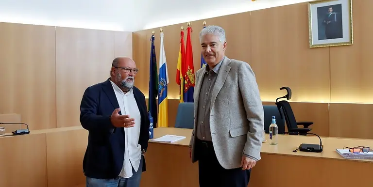 Jos&eacute; Juan Cruz junto a Nicol&aacute;s Saavedra.