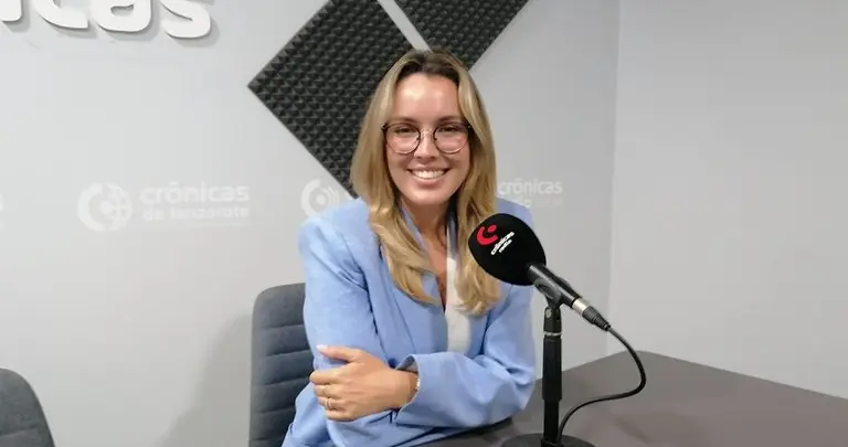 Mar&iacute;a Fern&aacute;ndez en Cr&oacute;nicas Radio.