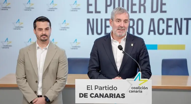 Fernando Clavijo en una rueda de prensa junto a David Toledo.
