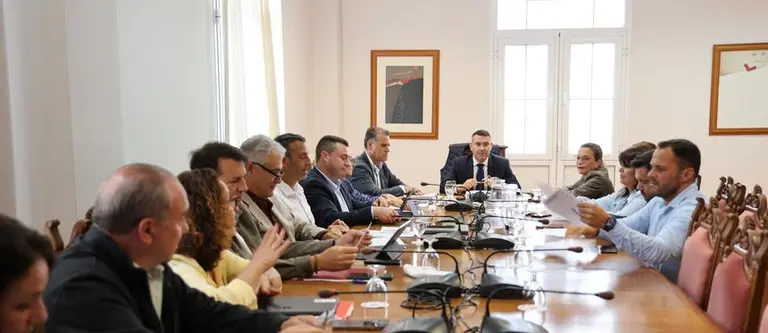Imagen de archivo de un encuentro celebrado por parte de los integrantes del Consorcio del Agua en la sede del Cabildo de Lanzarote