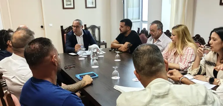 Reunión con los clubes de lucha.